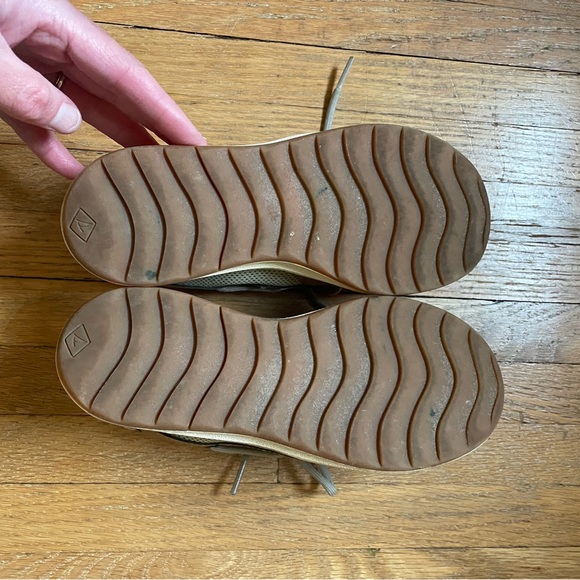 Boys size 1.5 Sperry shoes - Picture 4 of 5